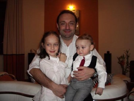 Дети уже вовсю поют шансон