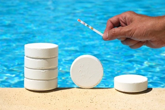 Компания СтройБассейн предлагает качественную химию для бассейна в таблетках