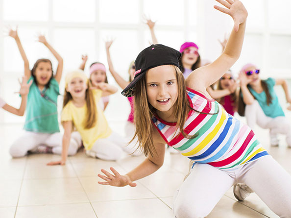 Творческое и физическое развитие ребенка в школе танцев
